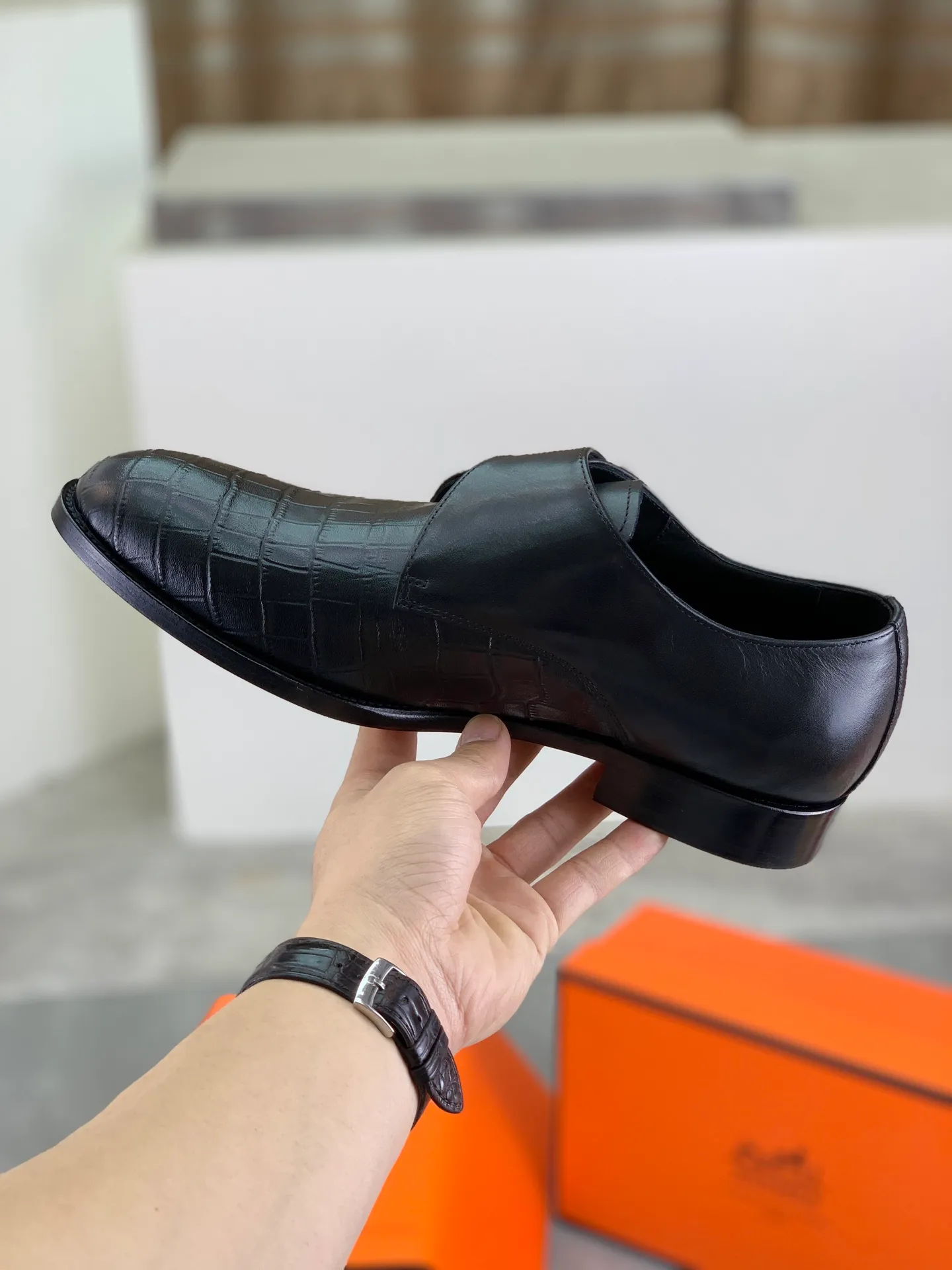 Factory price P940 💰💎💎💎 Original genuine leather outsole Brand: Hermès Grade: Same as the official website Original quality materials: Original soft calfskin Water-dyed cowhide lining Original Italian genuine leather outsole Style categories: Men's fashion Formal casual leather shoes Slip-on men's shoes series Young fashion European and American trends British style Code number: 39-45 (38.46 can be customized)